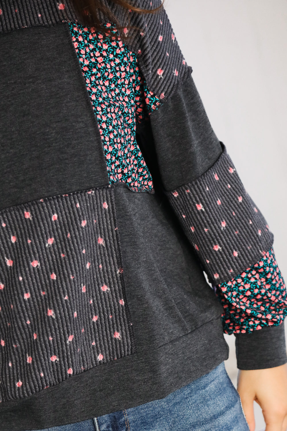Lazy Daisies Charcoal Pullover